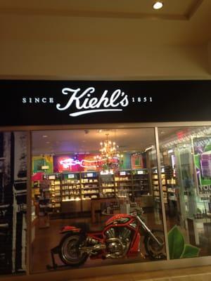 Chestnut Hill Kiehl's -- Shops @ Chestnut Hill : 199 Boylston Street / Route 9, Chestnut Hill              Storefront