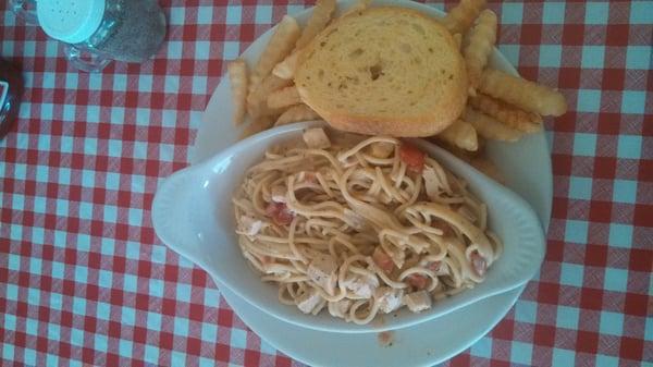 Chicken spaghetti, green beans, garlic bread or I got fries its the bomb. Plus tea and hummingbird cake