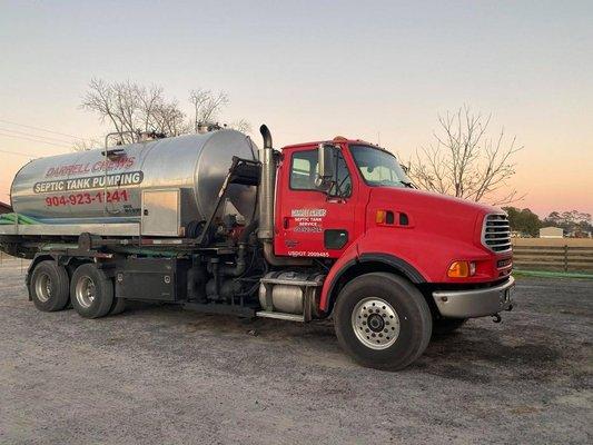 septic tank pumping truck