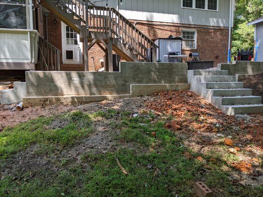 retaining wall, with steps