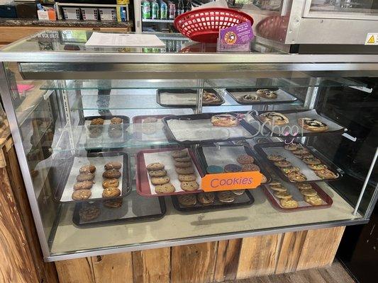 Cont. display of baked goods!