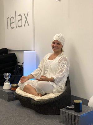 Lizzie Muse Getting ready to teach Kundalini & Reiki