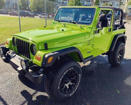 From rusty red jeep to gecco green greatness!