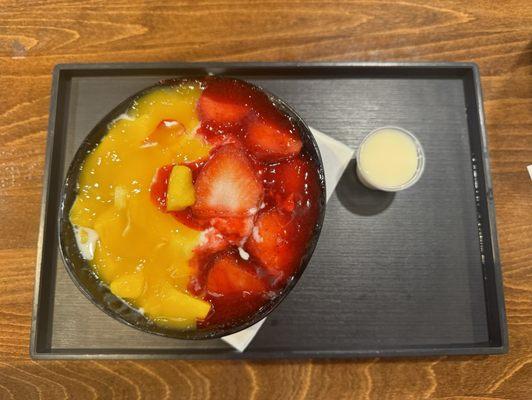 StrawMan and Go-Berry Bingsu