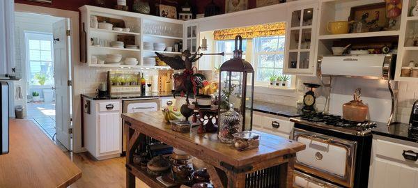 Loved cleaning this beautiful kitchen today. Gorgeous Granite Countertops.