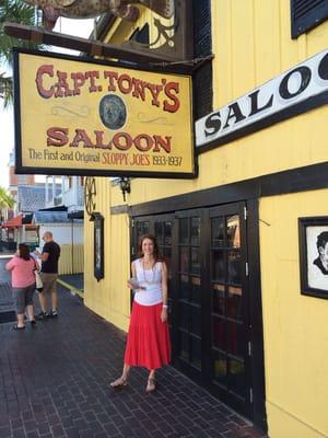 Walking the streets shopping in Key West!