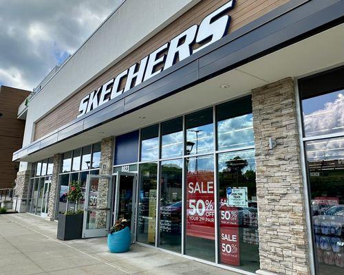 SKECHERS Warehouse Outlet