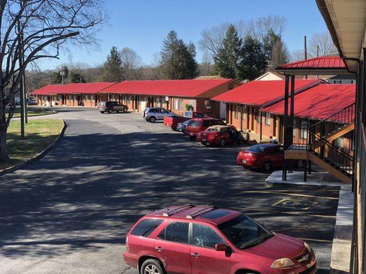 Exterior view and parking lot of Ingleside Motel.