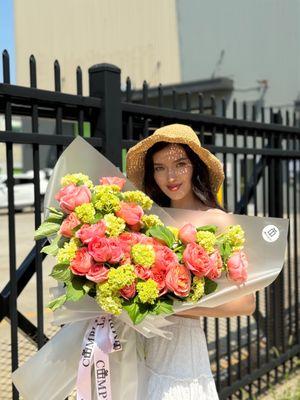 Bouquet "Sweety"
Peony roses and hydrangeas