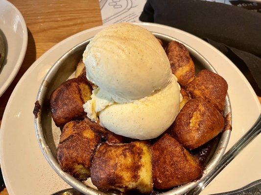 Monkey Bread Pizookie