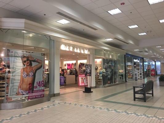 Seems like Victoria is the only good store in this mall, but sucks cuz they don't carry swim suits.