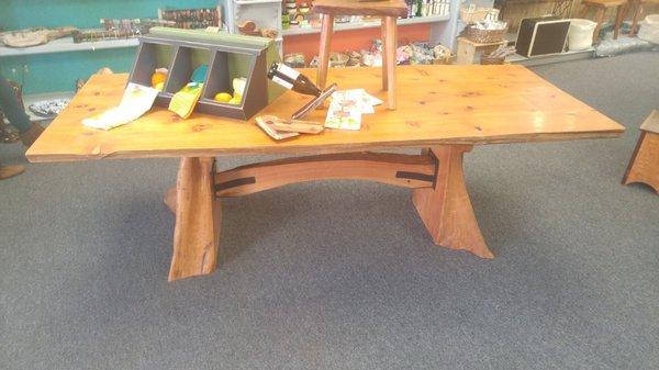 Beautiful table!! Wish it would fit in my house!!