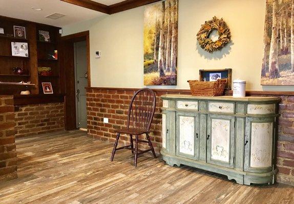 Reception Area at Hometown Bed and Biscuit Doggie Day Care.