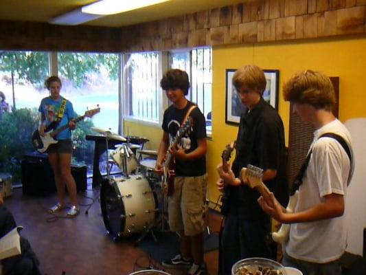 student performance in Alma's cafe