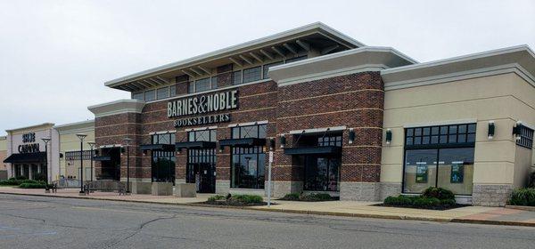 Facade for Barnes and Noble Lansing Mall