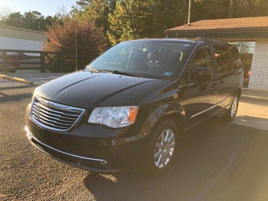 2012 Chrysler Town & County $6500.