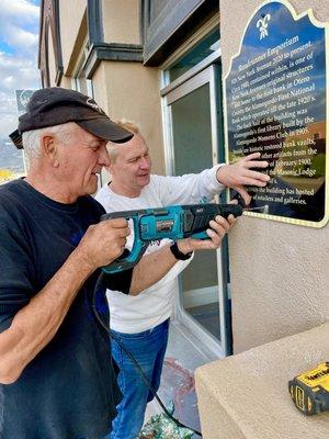 Historic Plaque attached to Roadrunner Emporium