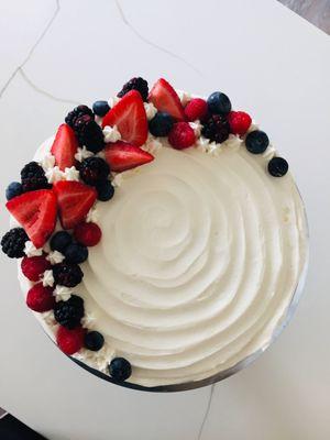 Cream Cheese cake w/ fresh fruit