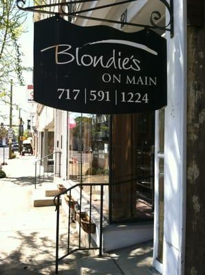 Blondie's On Main