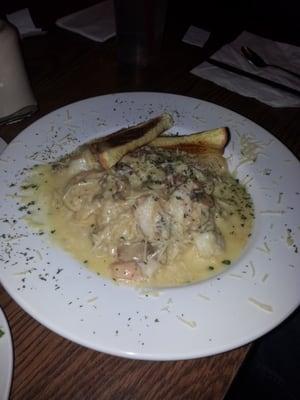 Seafood pasta alfredo