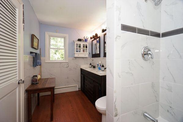 Nicely remodeled bath -double sinks