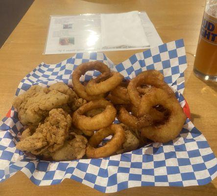 Gizzards & onion rings $11