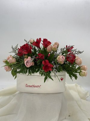 Exclusive ceramic envelope vase with long lasting flowers to show your loved ones how much you care