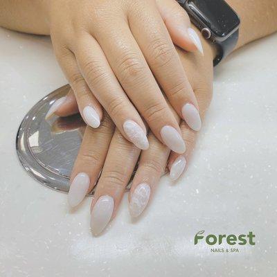 Marble Nail - trendy nails painted at Forest