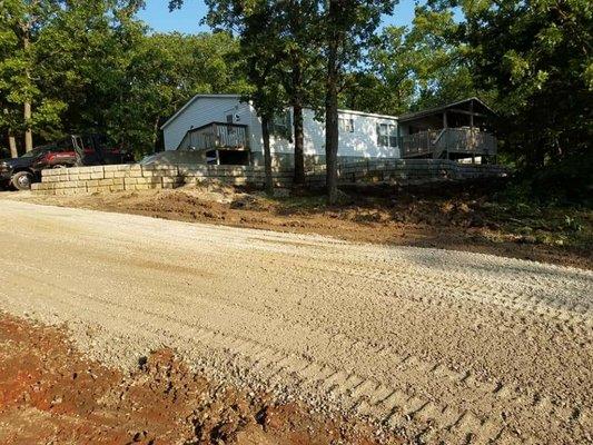 Ready rock retaining wall