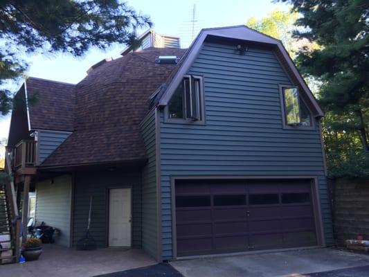 deep moss colored Prodigy insulated vinyl siding, walnut trim, Seaway Signature window/ patio door.