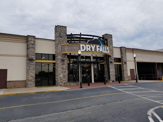 DRY FALLS OUTFITTERS exterior storefront in Macon, Georgia.