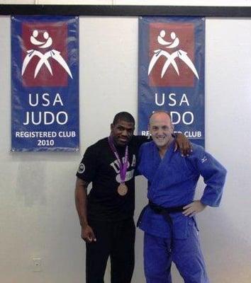 2012 Paralympic Medalist Dartanyon Crockett and Instructor Alex Bagne.