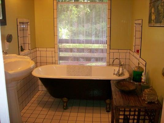 Claw foot tub in bathroom