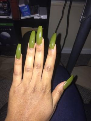 LET ME KNOW IF I'M TRIPPING...DOES THIS LOOK LIKE A 50$ MANICURE TO YOU?????? BEWARE