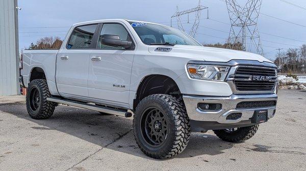 2020 Ram 1500, 6" Rough Country Lift, Hostile Anvil H20x10 -19 offset ,  Hercules TIS Offroad 35x12.50 Tires

Built here at Tecforce