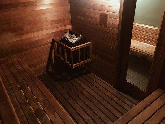 Dry Sauna.