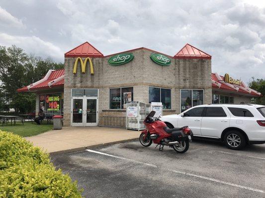 Super convenient BP gas station and McDonald's all in one!