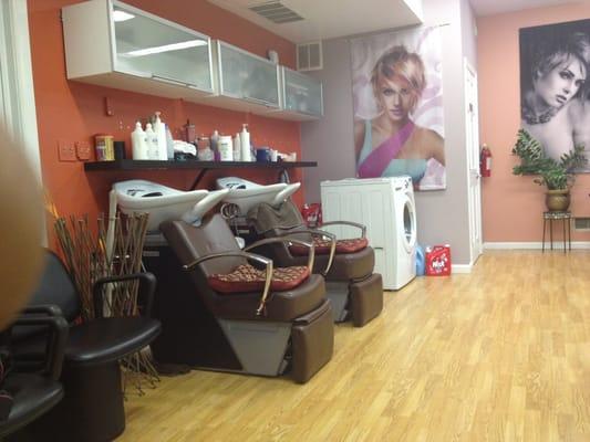 Dominican Hands Hair Salon