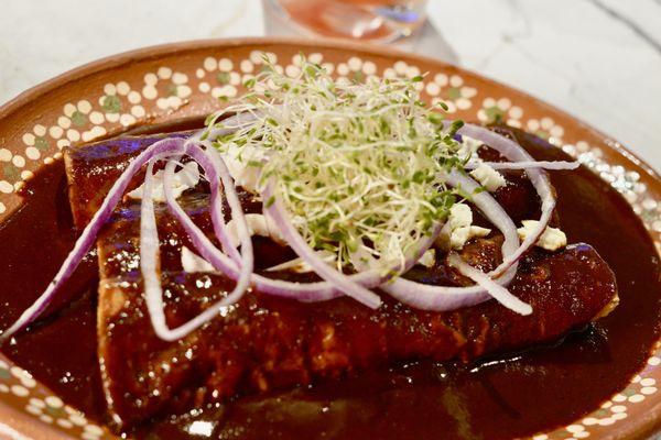 Enchiladas de Mole Negro