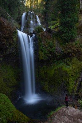 Features great Northwest waterfalls and destinations in this issue!