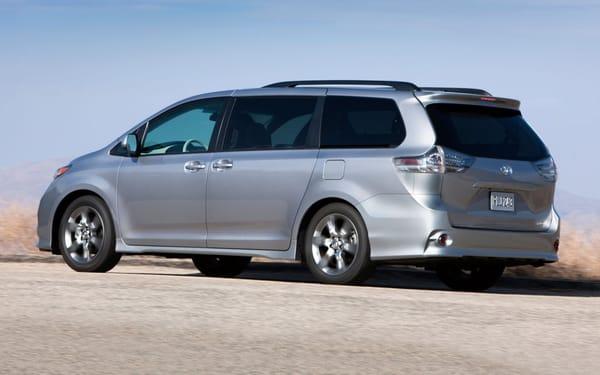 2012 Toyota Sienna 8 passenger minivan