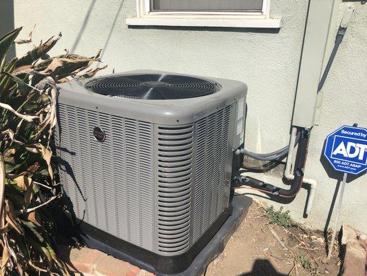 Another beautifully installed 14 Seer RUUD condenser Canoga Park by Zephyr HVAC