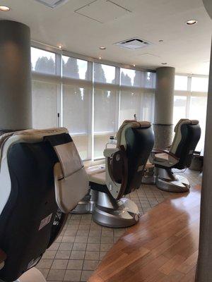 Full-service pedicure chairs