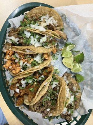 Tacos -- 2 carne asade, 1 al pastor, 2 carnitas, 1 pollo