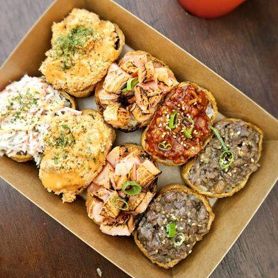 Box of 8 (Beef Bulgogi, Pork Jaeyook, Salmon (Torched), Salmon (Spicy Mayo) & Crabmeat)