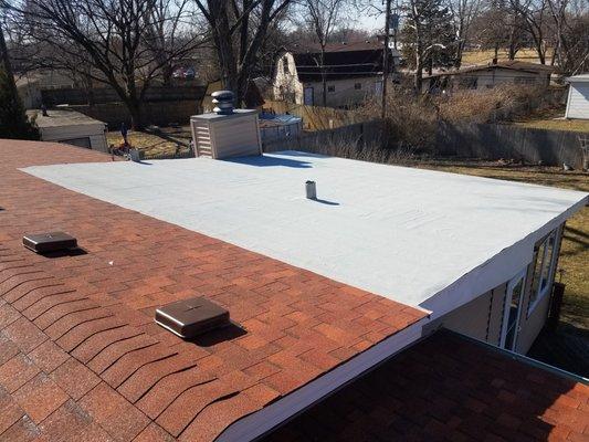 New flat roof in Montgomery, Illinois