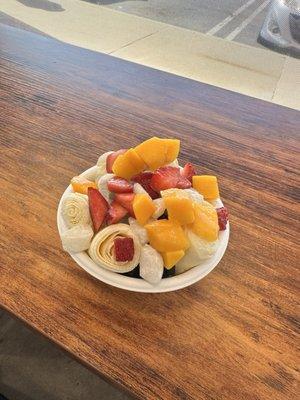 Mango ice cream roll with fresh fruits, mochi, boba and lychee jelly