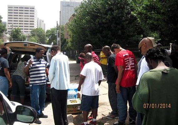 Downtown ATL mission to feed & Clothe the under-priviledged