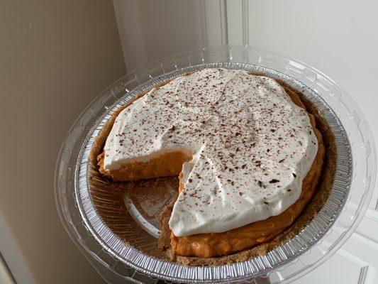 Thai Tea Creme Pie