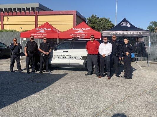 Tacos mi Chavo teaming up with State Farm Agent Alfredo Gonzalez and Pedro Maldonado to provide lunch to Huntington Park PD